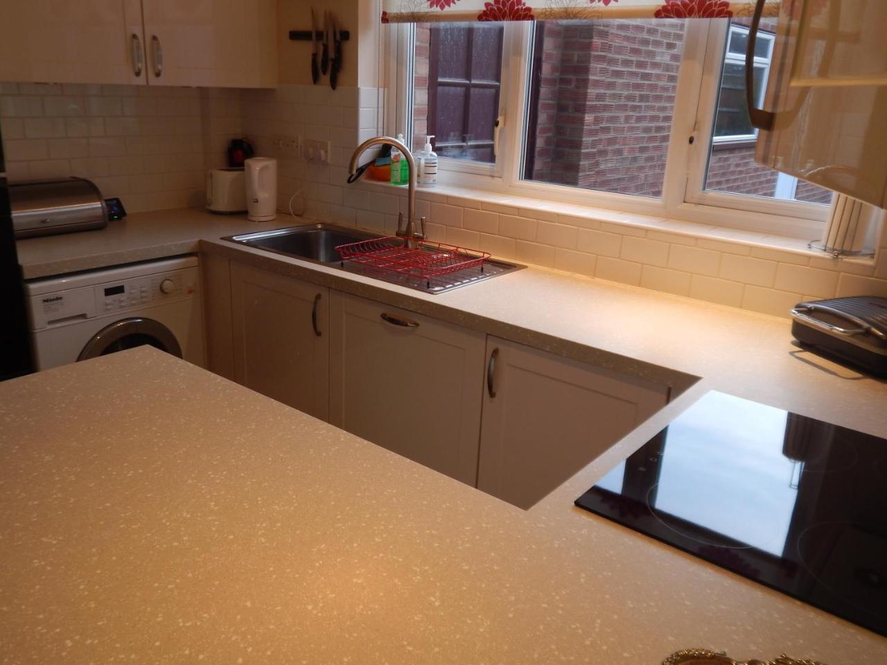 Spacious 3 Bdr House With Parking-Families-Corporate Groups By Orbitat Accommodations Cambridge Eksteriør billede